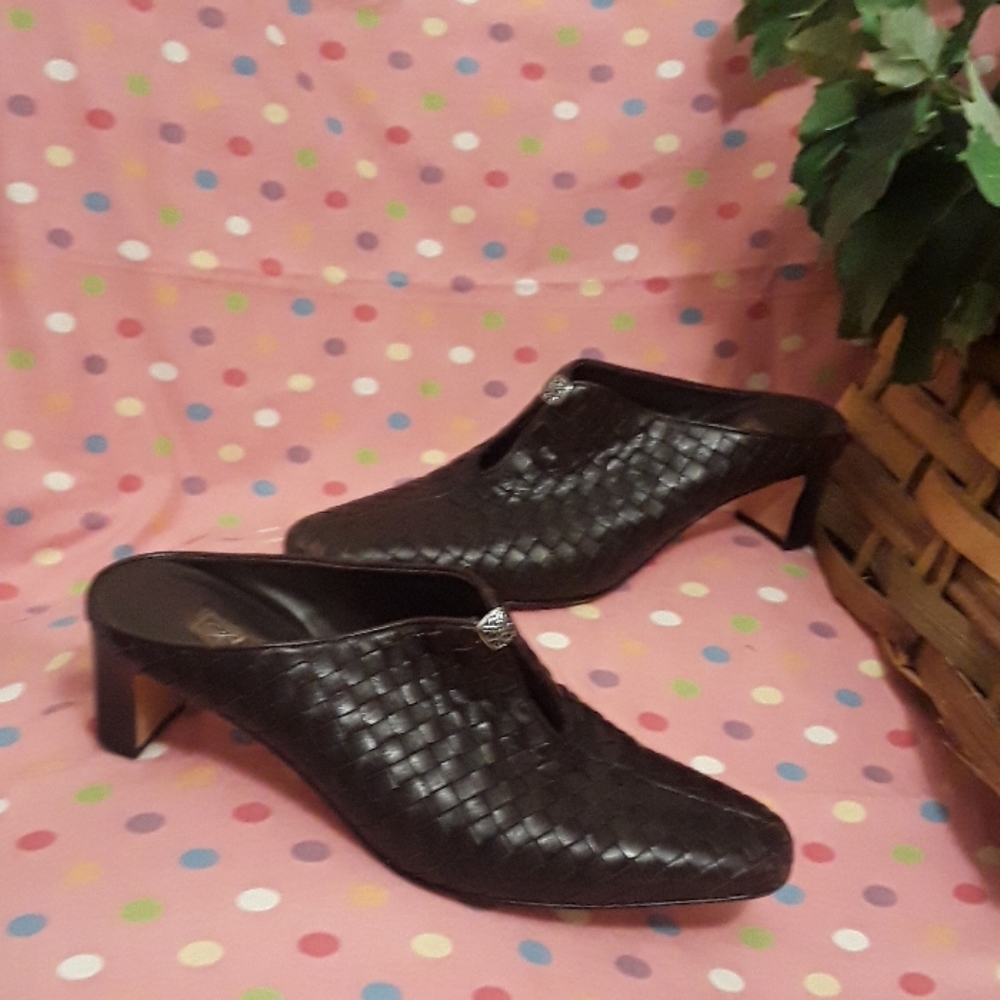 HP ร2 ๐PRICE DROP BEAUTIFUL BRIGHTON TYNAN MULES - Picture 1 of 8